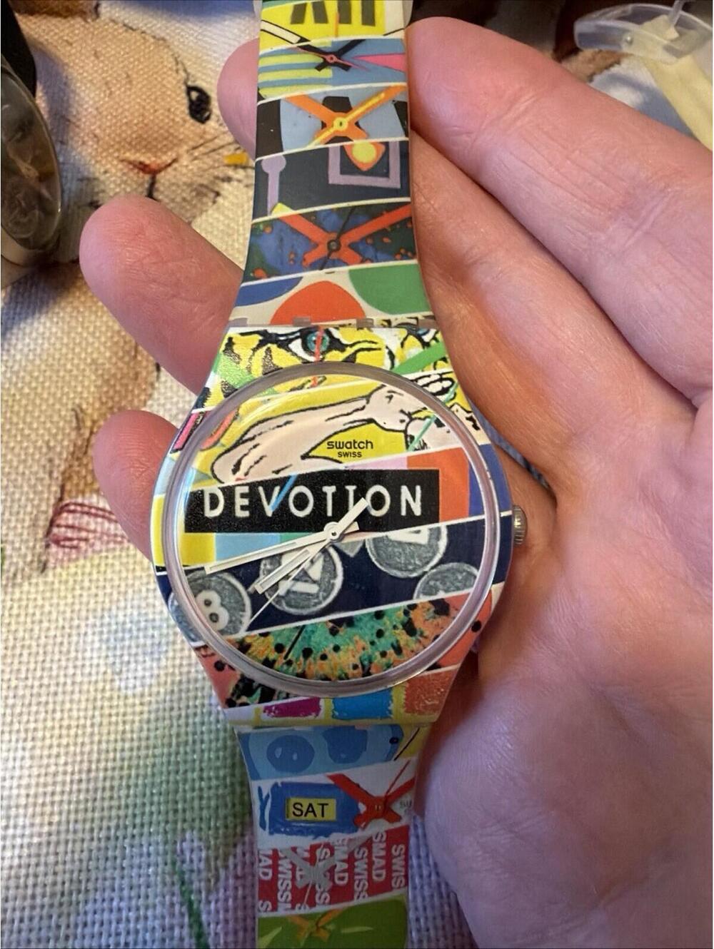 Swatch Watch White Loop SUOZ170 Rare Swiss Made Quartz Devotion